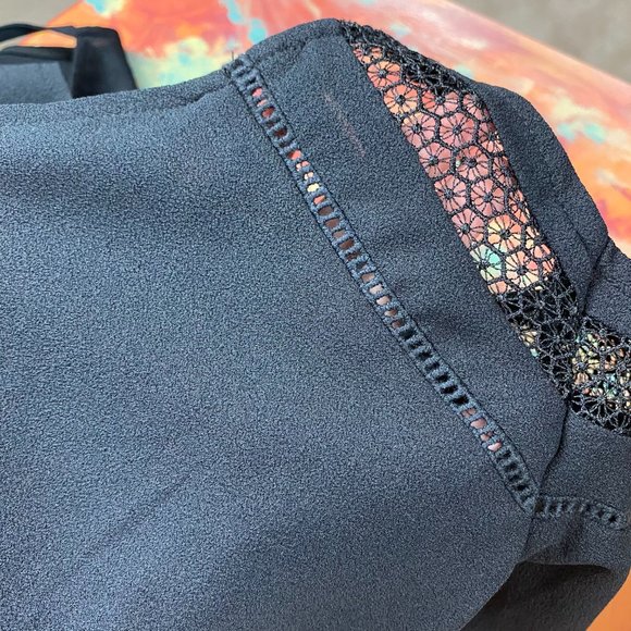 Cooper & Ella XS Cold Shoulder Sleeve V-Neck Top - Picture 8 of 11